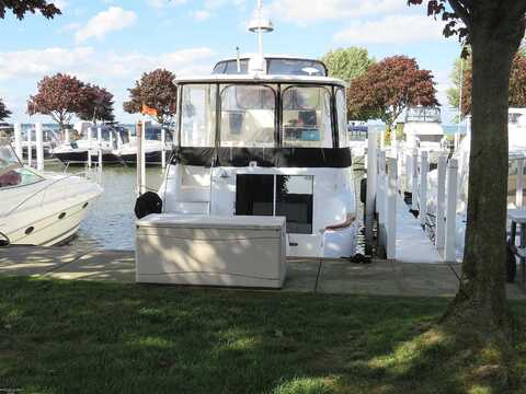 41700 Conger Bay G-271, Harrison, MI 48045