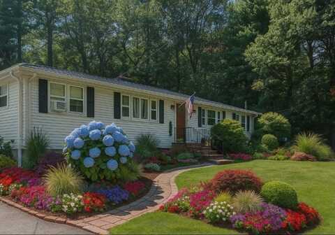 28 Pine St, Foxboro, MA 02035