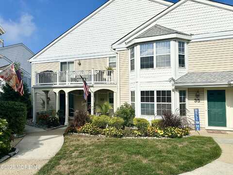 33 Tulip Lane, Freehold, NJ 07728