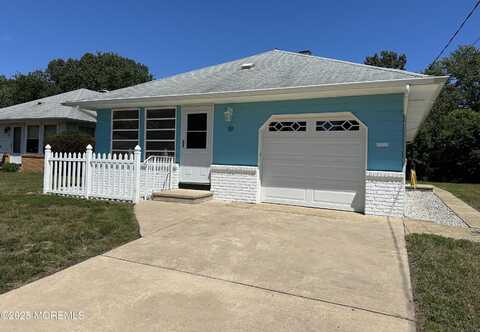 19 Mount Blanc Lane, Toms River, NJ 08753