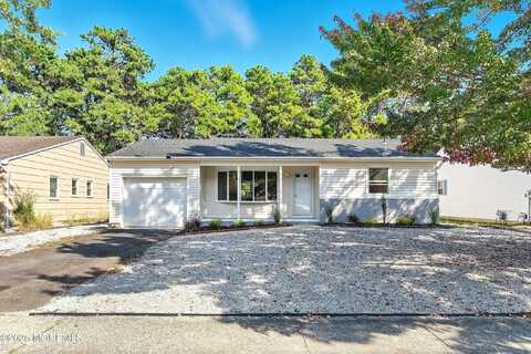 30 Zeeland Drive, Toms River, NJ 08757