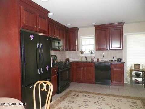 1 Carnaby Close, Freehold, NJ 07728