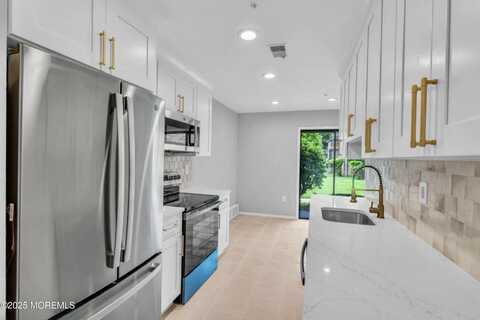 70 Overlook Way, Manalapan, NJ 07726