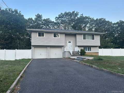 8 Maryanne Avenue, Port Jefferson Station, NY 11776