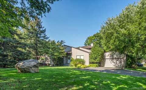 40 Doral Drive, Manhasset, NY 11030