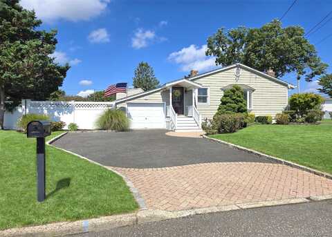21 Jackson Avenue, Centereach, NY 11720