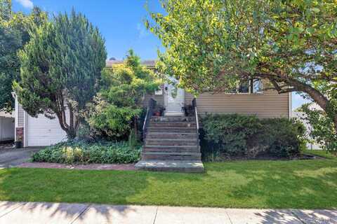 261 E Hoffman Avenue, North Lindenhurst, NY 11757
