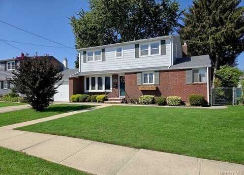 208 Eastlake Avenue, Massapequa Park, NY 11762