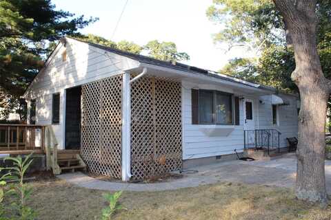 16 Daisy Place, Selden, NY 11784