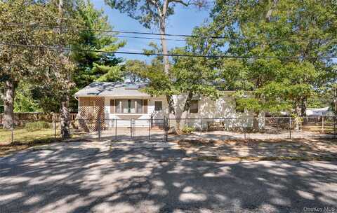 16 Daisy Place, Selden, NY 11784