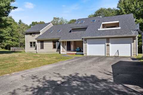 67 Field Road, Falmouth, ME 04105