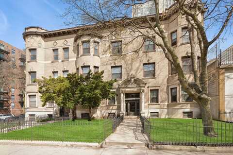670 W Sheridan Road, Chicago, IL 60613