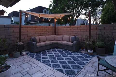 21335 Bay Crest Circle, Huntington Beach, CA 92646