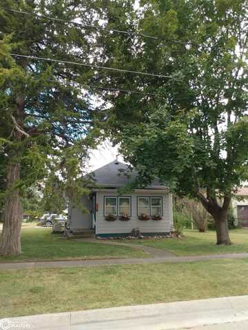 916 9th Avenue E, Oskaloosa, IA 52577