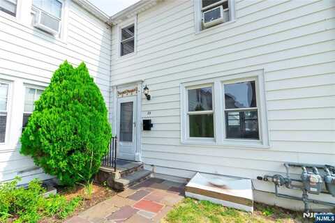 29 13th Avenue, Elmwood Park, NJ 07407
