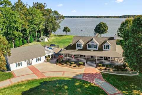 668 Edgewater Lane, Montross, VA 22520