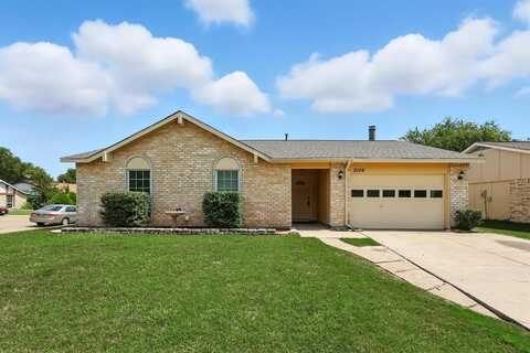 2106 Sheriff Drive, Grand Prairie, TX 75051