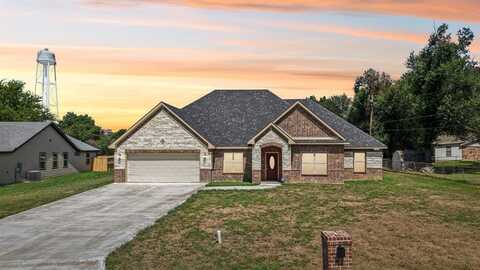 1702 Kings Lane, Commerce, TX 75428