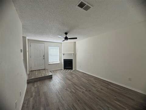 638 S Rogers Drive, Irving, TX 75060
