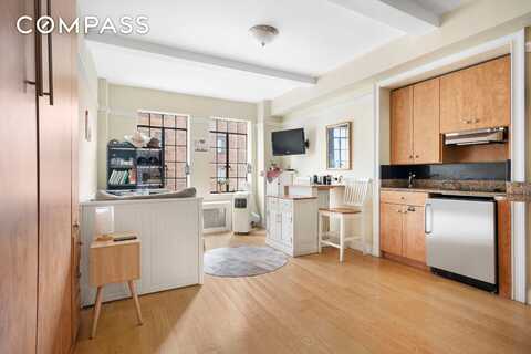 25 Tudor City Place, New York, NY 10017