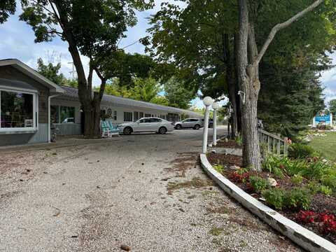4871 US-31, Eastport, MI 49627