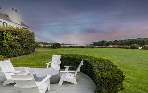 7 Cove Point Court, Water Mill, NY 11976