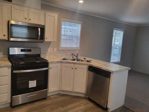 72 Ash, Highland, MI 48357