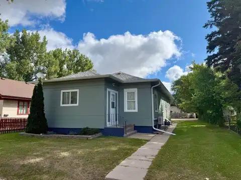 820 5th Ave NE, Devils Lake, ND 58301