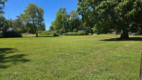 396 W 11th, Carrollton, MO 64633