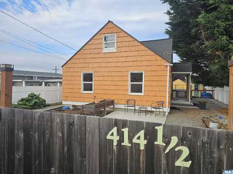 414 1/2 E 6th St, Port Angeles, WA 98362