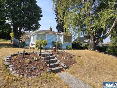 1132 E 6th St, Port Angeles, WA 98362