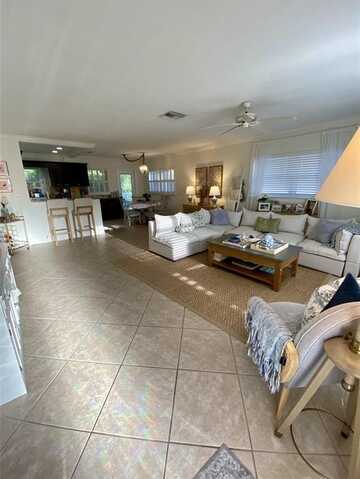 2755 NE 28th Ave, Lighthouse Point, FL 33064