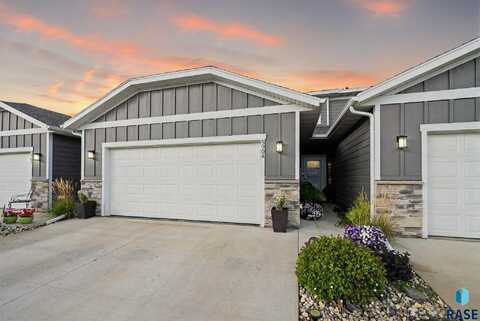 5904 S Whisper Creek Pl, Sioux Falls, SD 57106