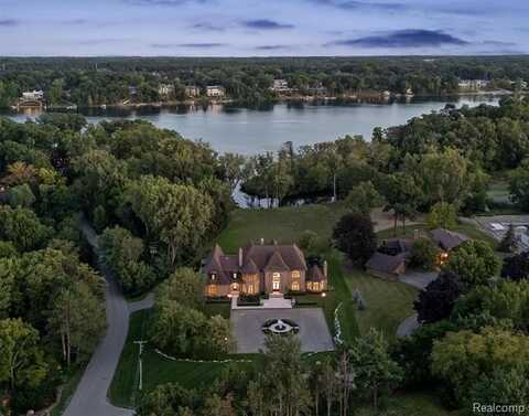 5305 Elmgate Bay Drive, Orchard Lake, MI 48324