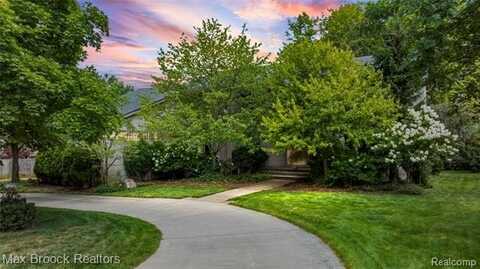 6067 Charles Drive, West Bloomfield, MI 48322