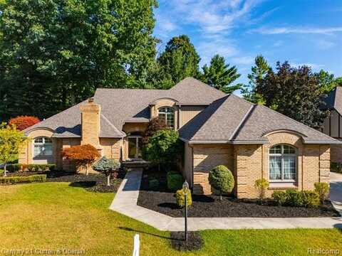 9039 Oakridge Trail, Shelby, MI 48317