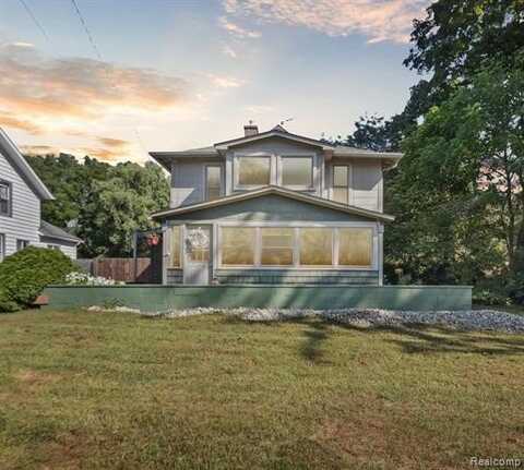 265 E Livingston Road, Highland, MI 48356