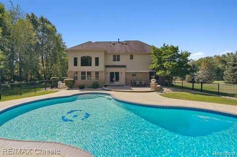 2368 Tanbark, Milford, MI 48380