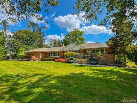 32250 Plumwood Street, Beverly Hills, MI 48025