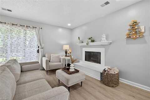 1092 Tall Oak Dr, Virginia Beach, VA 23462