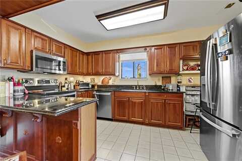 1001 LANDS END Way, Virginia Beach, VA 23451