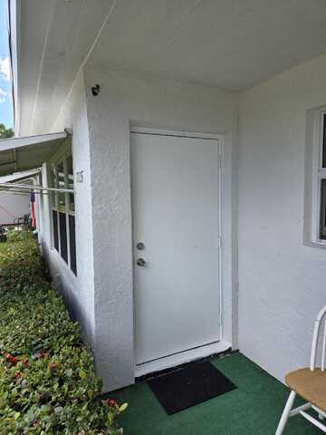 7205 W Oakridge Circle, Lake Worth, FL 33462