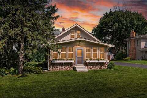 2249 Case Avenue E, Maplewood, MN 55119