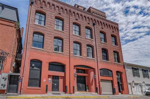 2 E Perry Lane, Savannah, GA 31401