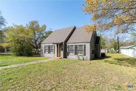 712 S Walnut Avenue, Luling, TX 78648