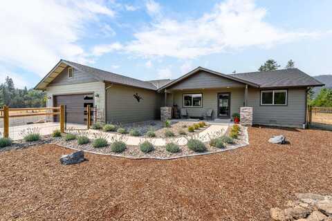 601 E Forks Circle, Cave Junction, OR 97523