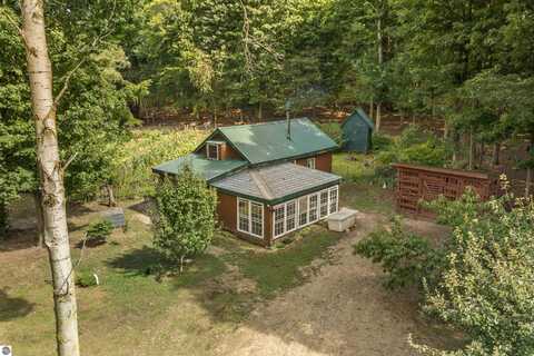 22800 Cadillac Highway, Copemish, MI 49625