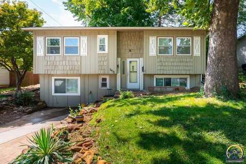 3437 SW Twilight DR, Topeka, KS 66614