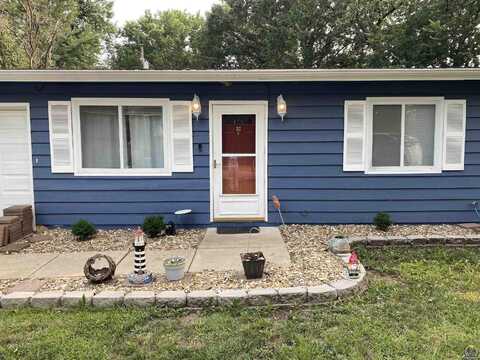 3725 SW 38th ST, Topeka, KS 66610