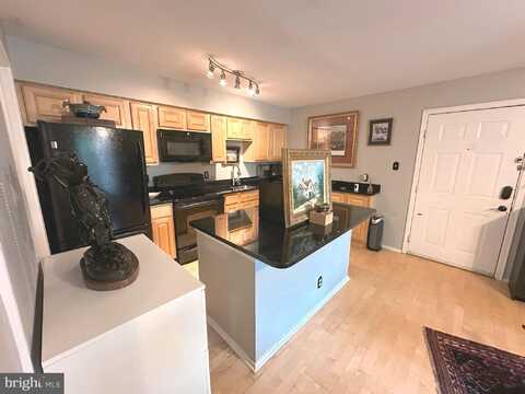 3306 WYNDHAM CIRCLE, ALEXANDRIA, VA 22302